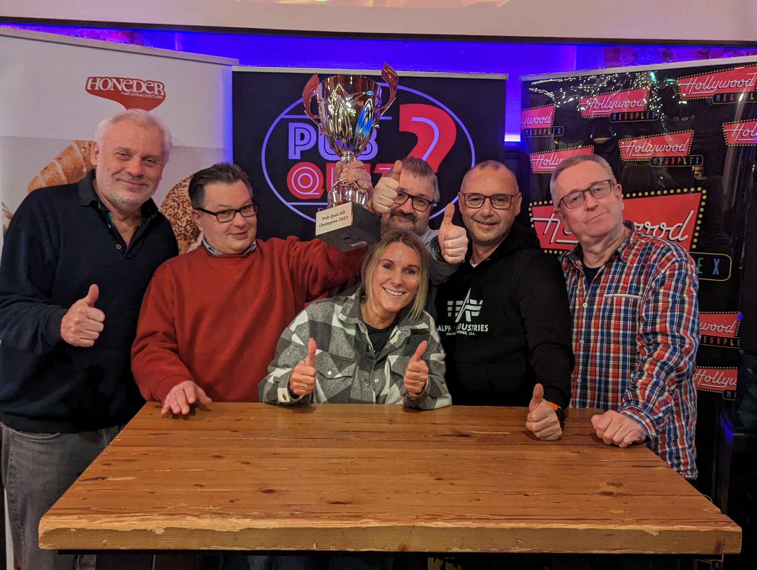 Team Ghegafrogs verteidigt den Titel beim Pub Quiz Finale OÖ im Josef